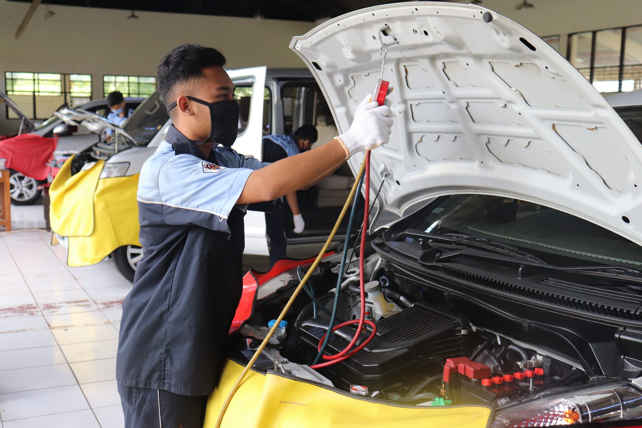 Rawat Mobil ala Warga Tasikmalaya: Murah, Simpel, Tapi Awet Sampai ke Bandung!